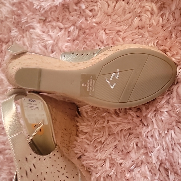 Shoes - Picture 3 of 3